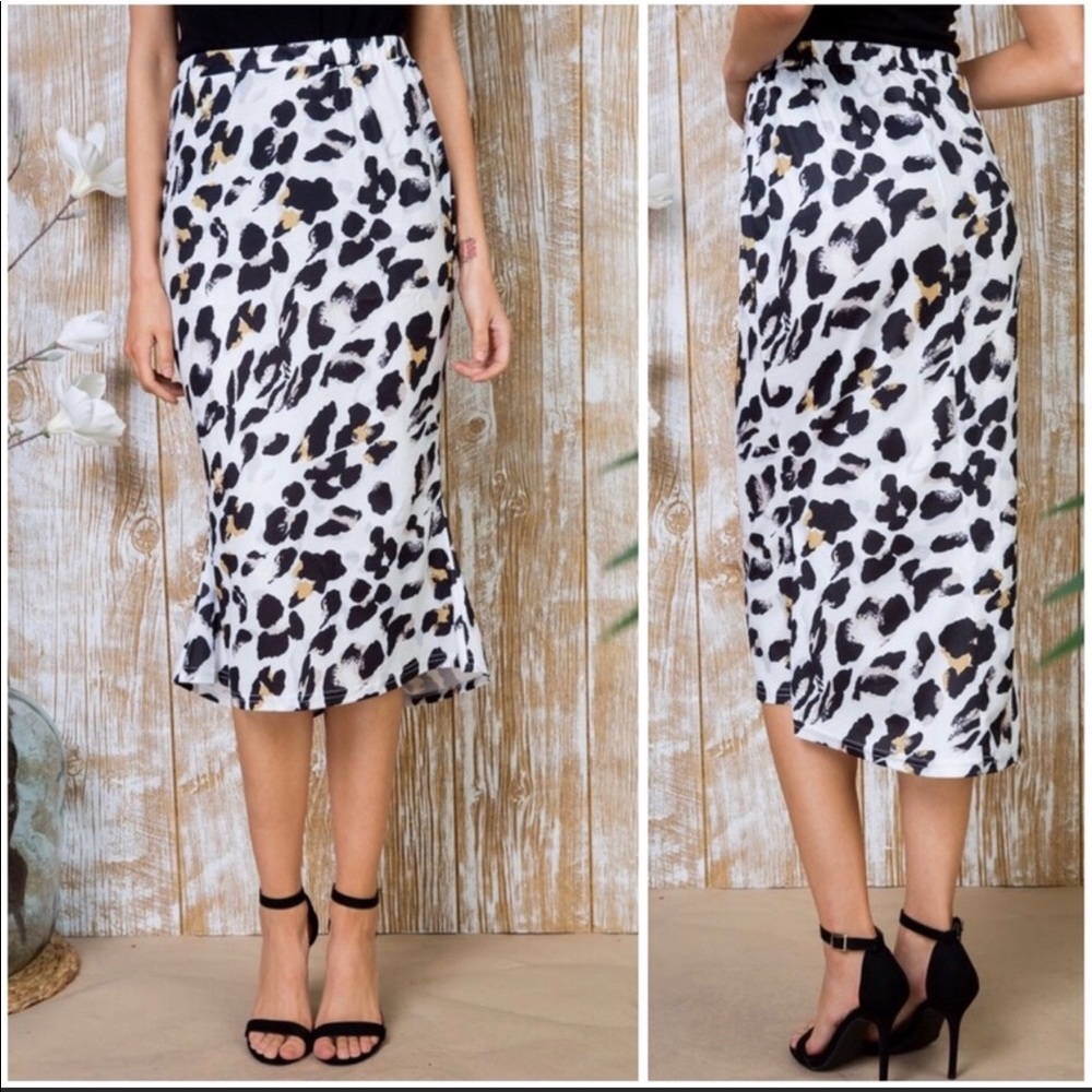 ✨NOW  AVAILABLE✨ Leopard Print Pencil Skirt